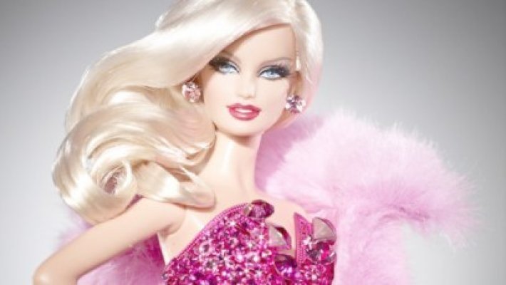Producătorii de jucării sunt îngroziţi: Tabletele iau locul păpuşilor Barbie